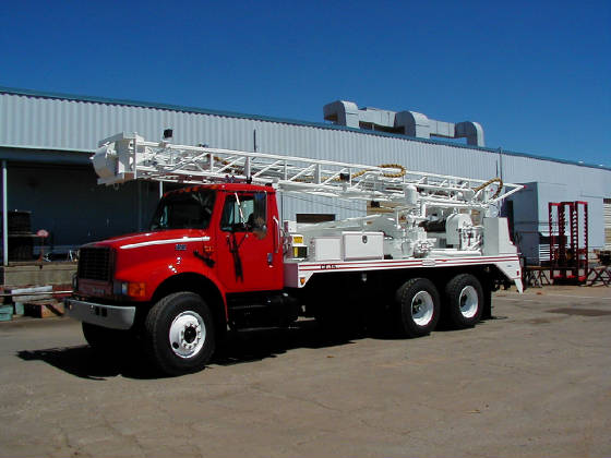 CF-15_New_2001_Red_Truck_White_mast.jpg