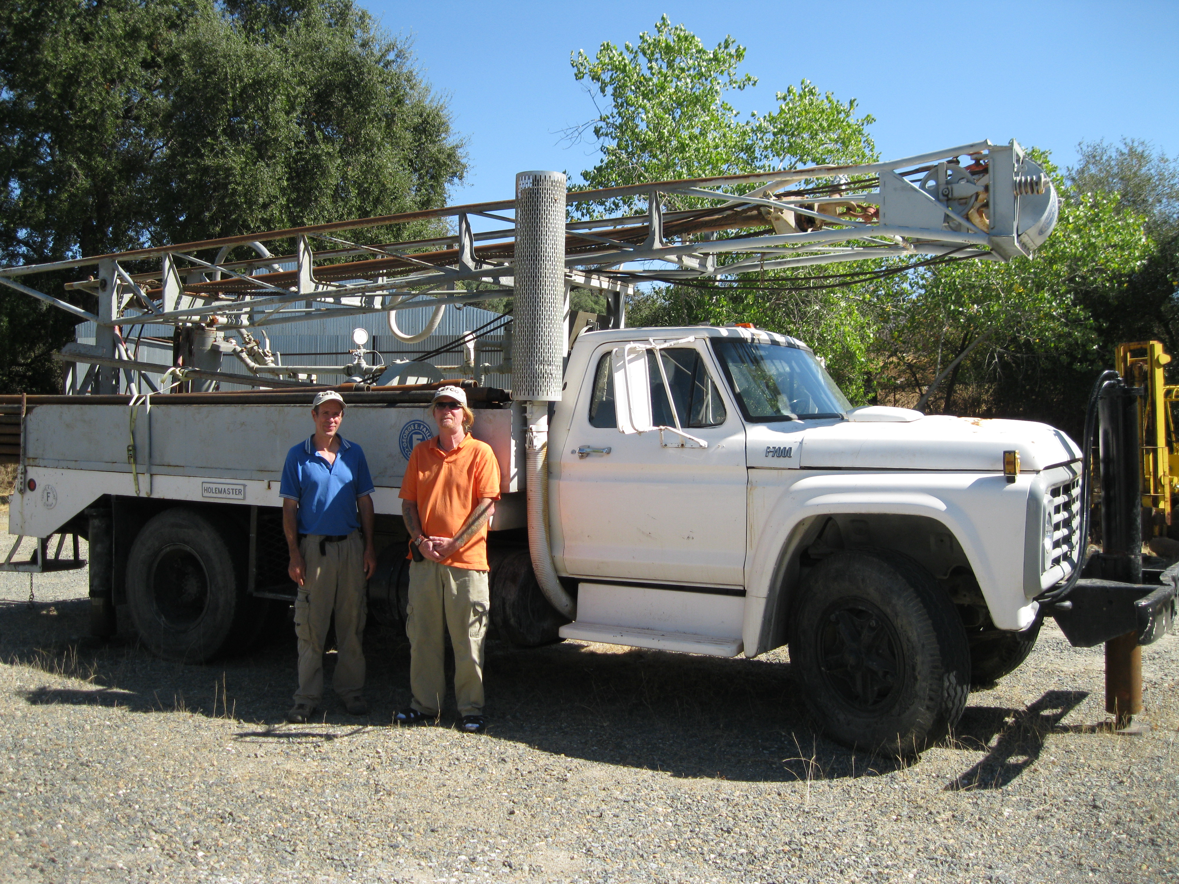 Phil_Kreider_Founder_Furagua_Mocambique_with_his_Failing_1250_and_Stan_Williams_IMG_1639.JPG